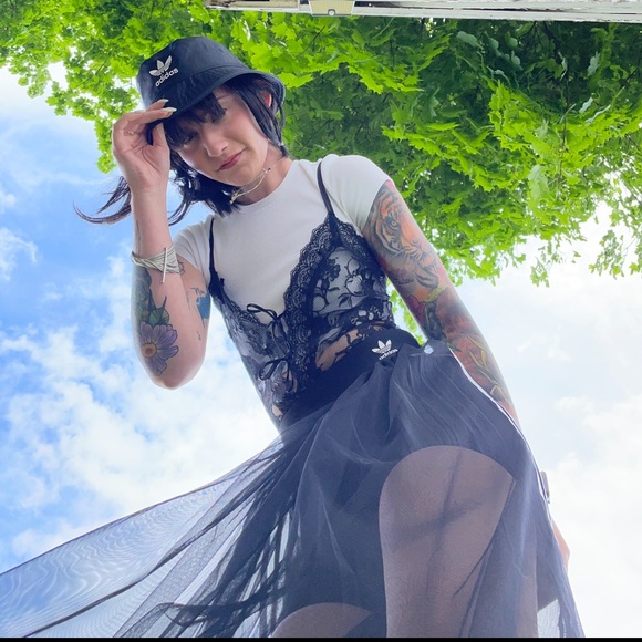 Meet your Posher, Mercedes - Picture 3 of 4